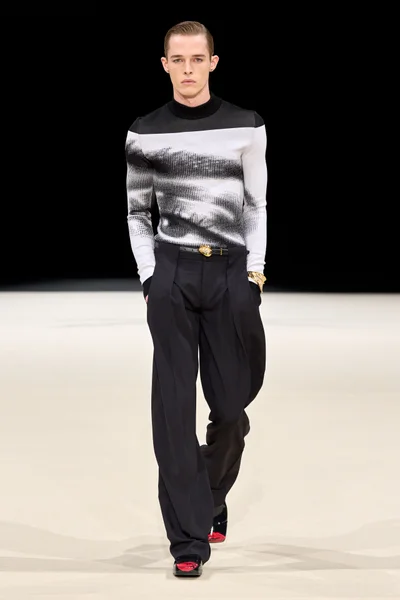 Look 10